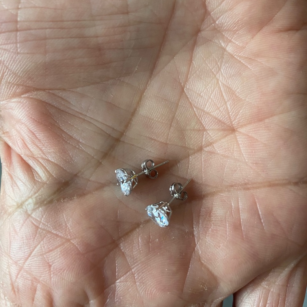 14K white gold diamond earrings - Picture 4 of 6